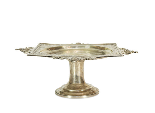 Salva ("tazza") de pé, Portugal, Lisboa, séc. XVI (2ª metade) prata 10.0 × 26.7 × 27.0 cm 645.0 g