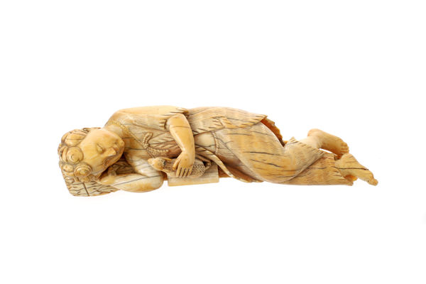 Menino Jesus Bom Pastor, Tailândia, período Ayutthaya (1620-1680), séc. XVII (inícios) marfim Length: 23.0 cm