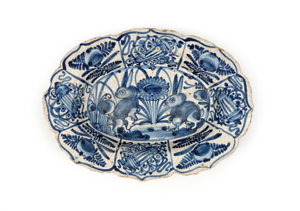 Travessa elíptica ou covilhete, Lisboa, 1610-1630 faiança portuguesa, “Decoração Wanli” 3.5 × 21.0 × 15.5 cm