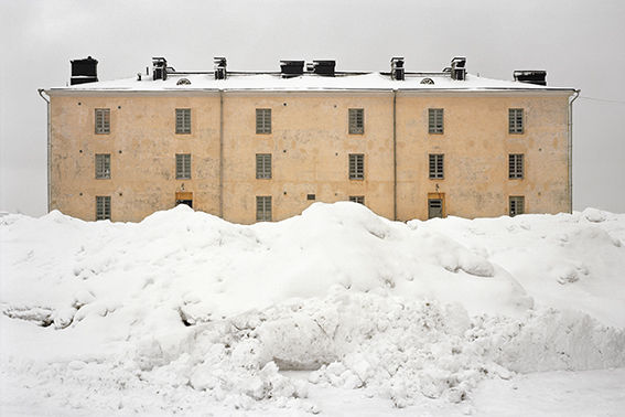 Sanja Pahoki, Building Under Snow (Suomenlinna), 2012