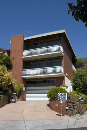 Simone Slee, Houses Happy to Help #1, 2010