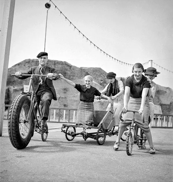 Luna Park Porte Maillot, 1935 Tirage argentique sur papier baryté 40x50 cm Edition of 15 plus 5 AP