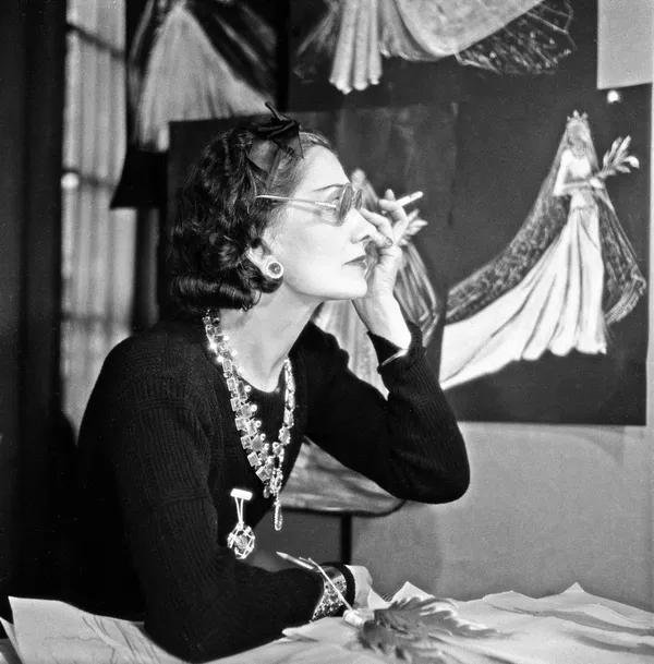 Gabrielle Chanel rue Cambon, 1938 Tirage argentique sur papier baryté 40x50 cm Edition of 15