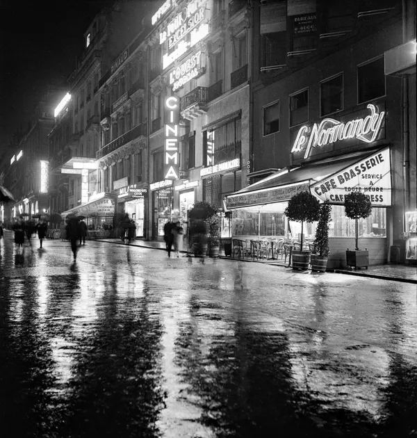 Le Normandy avenue des Champs Elysées, vers 1935 Tirage argentique sur papier baryté 40x50 cm Edition of 15 plus 5 AP