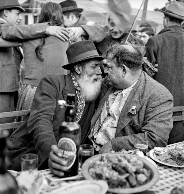 Les deux beaux-pères des mariés, 1938 Tirage argentique sur papier baryté 40x50 cm Edition of 15 plus 5 AP