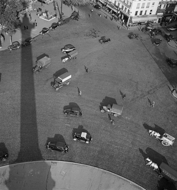 Place de la Bastille, 1935 Tirage argentique sur papier baryté 18x24 cm Open Edition