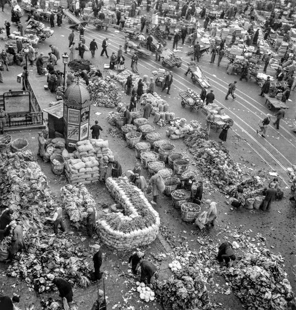 Carreau des Halles marché aux légumes, 1936 Tirage argentique sur papier baryté 40x50 cm Edition of 15 plus 5 AP