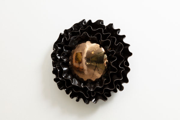 Angela Valamanesh The Mortician’s Garden, wreath, 2021 ceramic Ø 32 x 6.5 cm (wall or table)