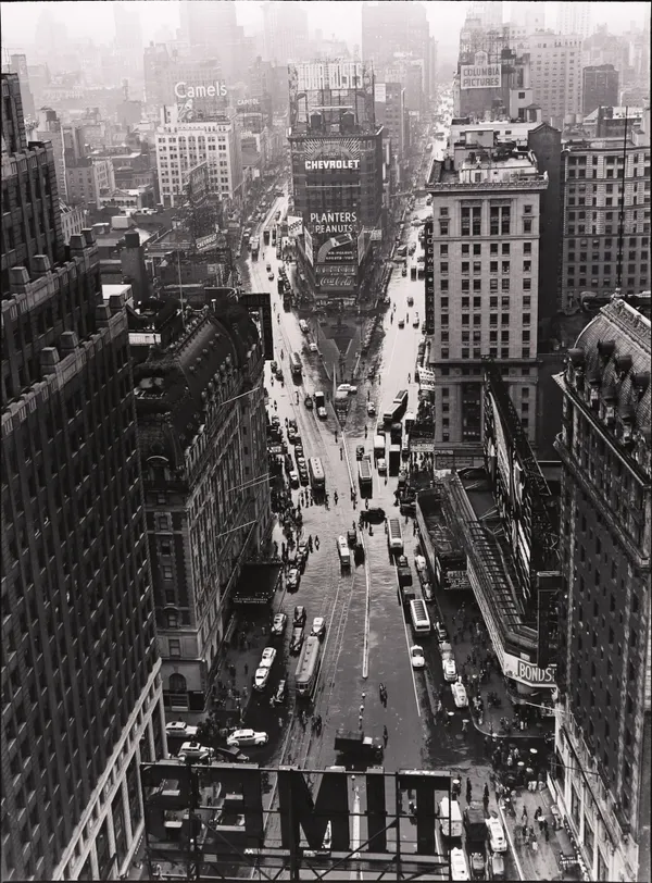 Lou Stoumen, Times Square in the Rain, 1940