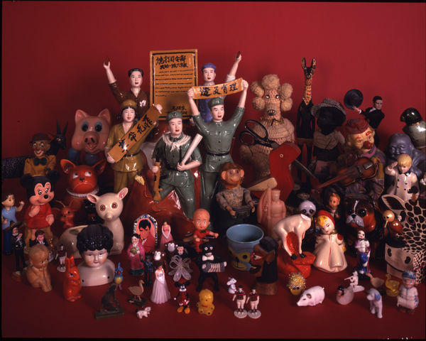 Liliana Porter, Please Don't Move! (with red background), 2002