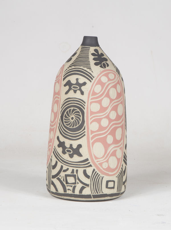 Tjimpuna Williams Ngayuku Walka, 2018 Stoneware 27 x 12 cm