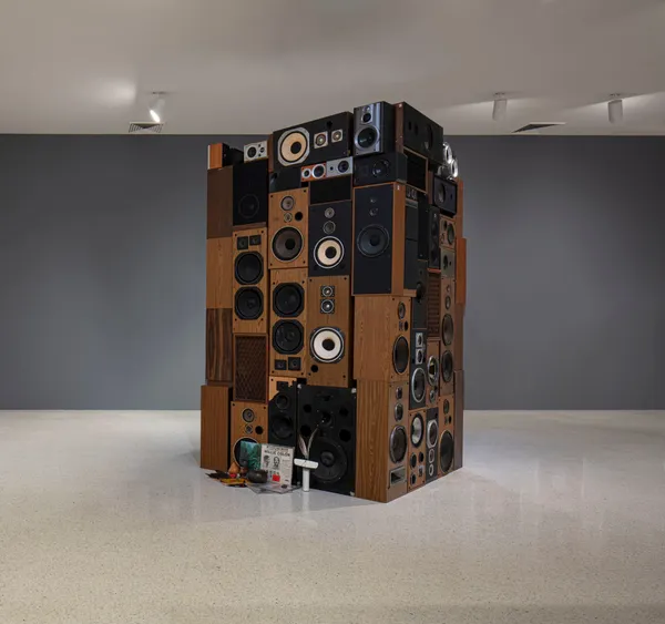 william córdova machu picchu after dark (pa' victoria santa cruz, macario sakay y Damion thurston), 2003-22 200 found speakers, additional various materials determined by artist on installation Dimensions variable