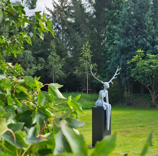 Orla de Brí, Seated She Stag