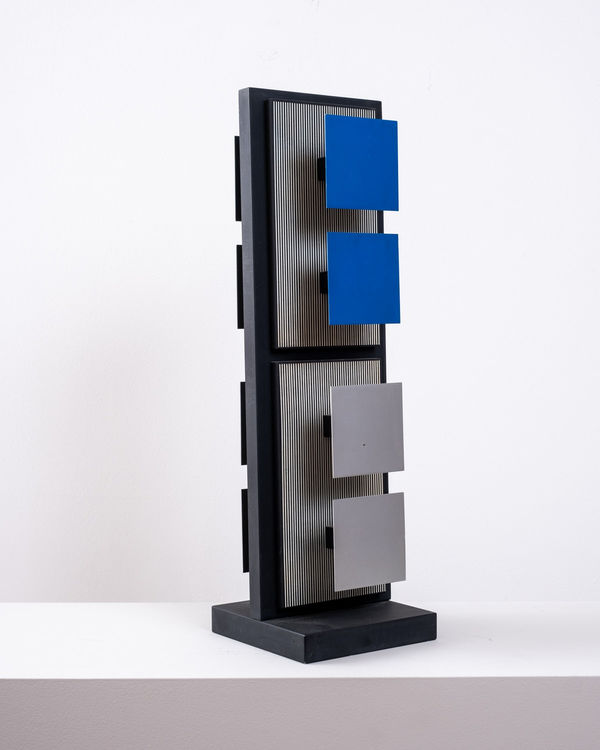 Jesús-Rafael Soto Mutiple V, da série Jai Alai, 1969 Madeira com quatro secções de metal quadrado 50 x 15 x 15 cm 245 of 300