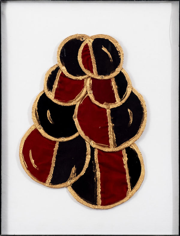 Leda Catunda Bolas, 2013 Acrílica sobre veludo e tela 35 x 26 cm