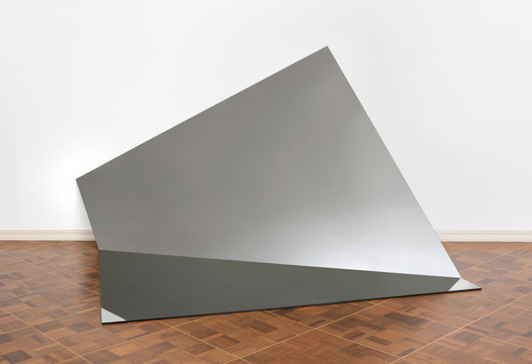 Iran do Espirito Santo Sem título (folded mirror), 2011 Vidro espelhado/translucido 130 x 250 x 170 cm