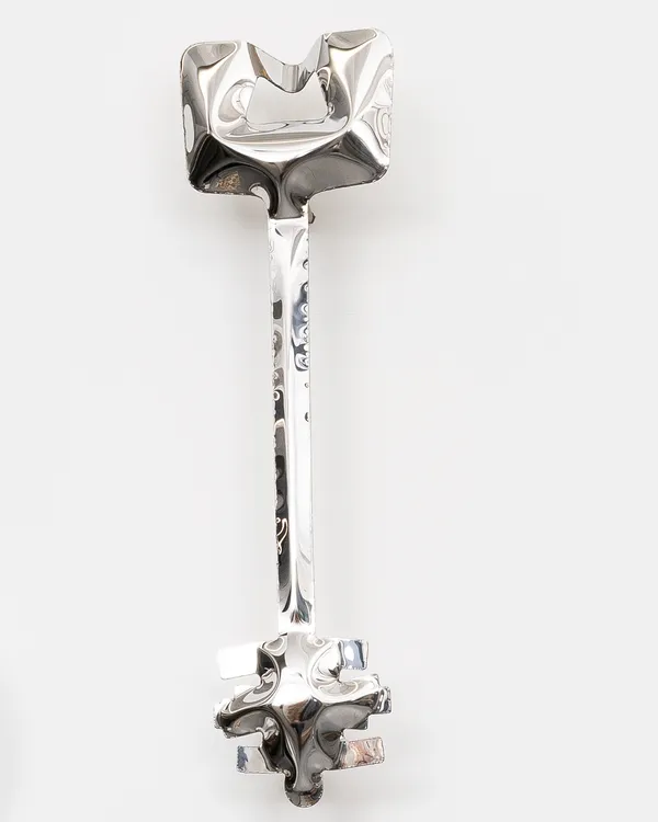 Walter Wathieu & Léo Luccioni La clef du coffre, 2026 polished stainless steel 120 x 44 cm. 47 1/4 x 17 3/8 in.