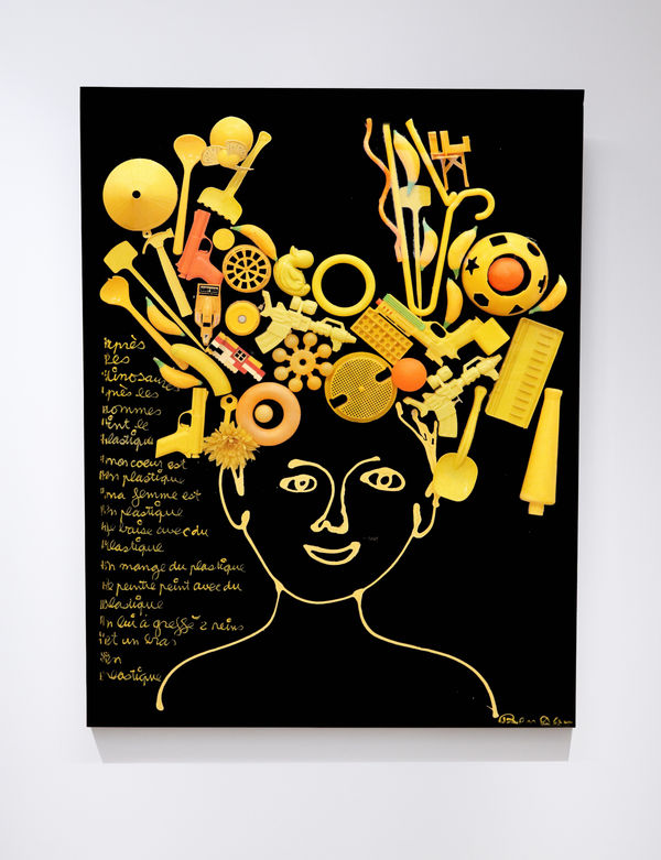 Après les dinosaures, après les hommes vint le plastique. Mon coeur est en plastique. Ma femme est en plastique. Je baise avec du plastique. On mange du plastique. Le peintre peint avec du plastique. On lui a greffé 2 reins et un bras en plastique.