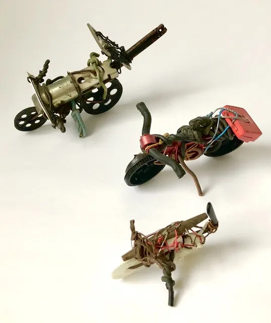 Damian Valdes Dilla, Motos (Set of Three), 2019