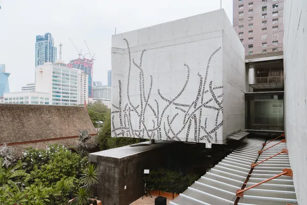 TSANG Kin Wah, Either / O̶r̶, 2017/2024