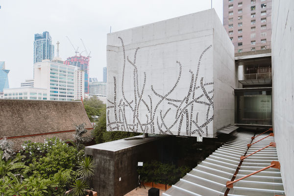 TSANG Kin Wah, Either / O̶r̶, 2017/2024