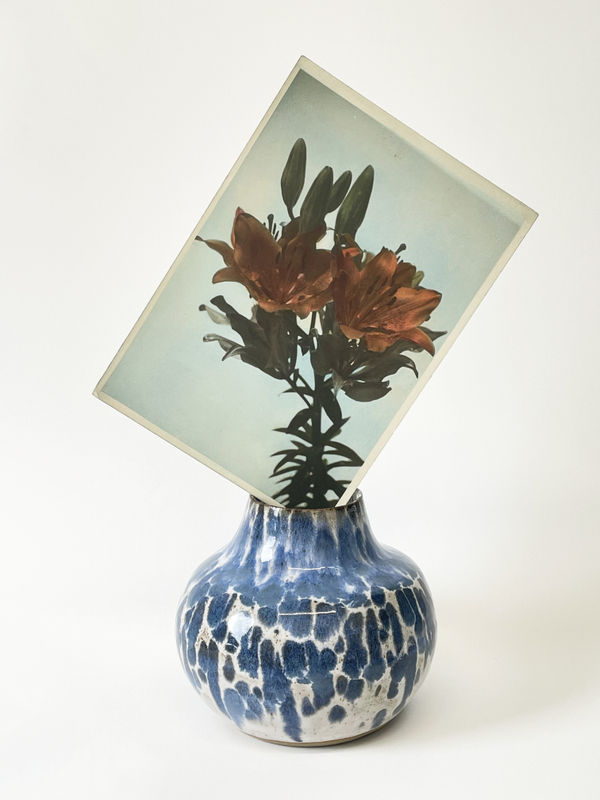 Julie Cockburn, Blue and White Short Vase (Lilies), 2021