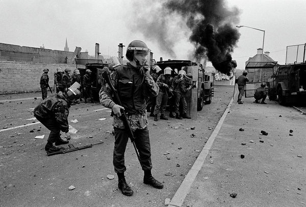 Chris Steele-Perkins, Riot, Derry, 1979