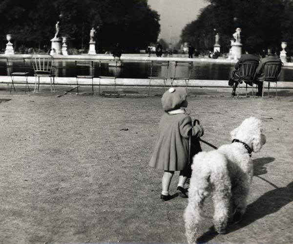 Dorothy Bohm Jardin des Tuileries, Paris, 1953