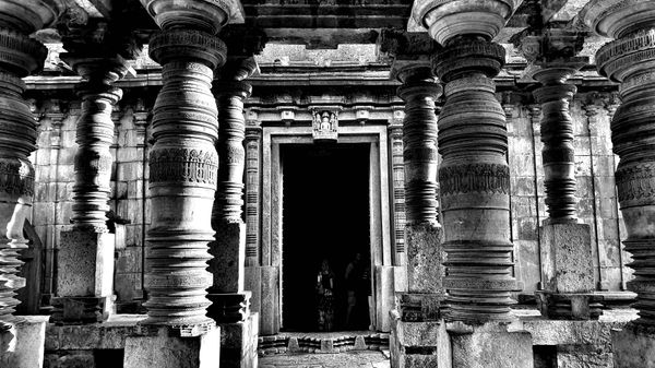 William Dalrymple, Halebidu Jain, 2021