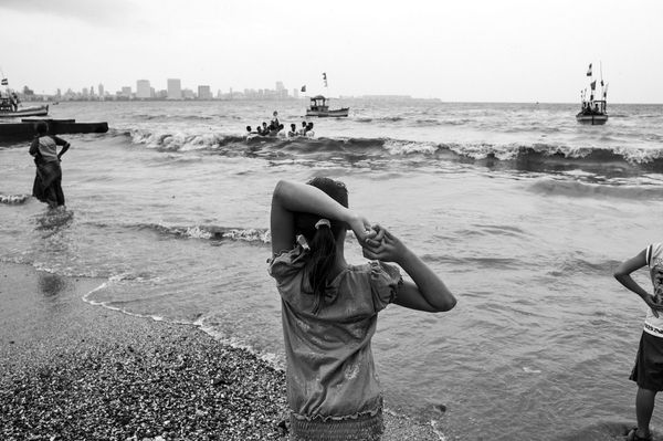 Sooni Taraporevala, The girl and the bay, Mumbai, 2015