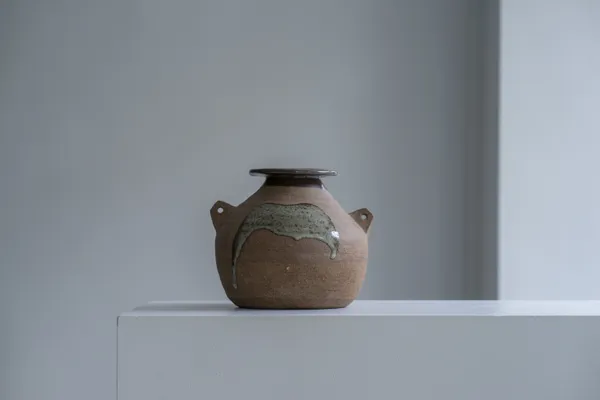 Janet Leach, Vase with Lugs
