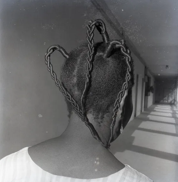 J.D.' Okhai Ojeikere, Two in One, 1970