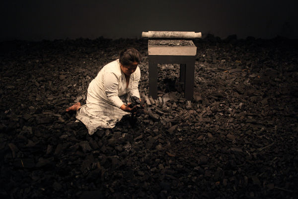 Melati Suryodarmo, I'm A Ghost in my Own House. Performed at Lawanwangi Foundation Bandung (2012).