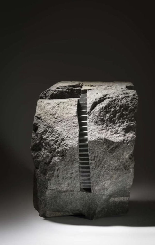 黎志文 Lai Chi Man 山水 Scenery, 2018 花崗岩 Granite 31 × 40 x 24 cm