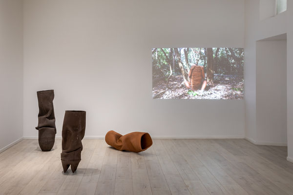 Ranti Bam Installation view, How do we hold our stories?, Andréhn-Schipjenko Paris, 2024