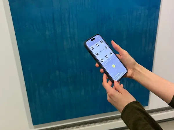 Мы выпустили свой первый подкаст! , «Почему синий? • Разговор с Иваном Новиковым и Александрой Урбановской о выставке 'Плоды забвения'...