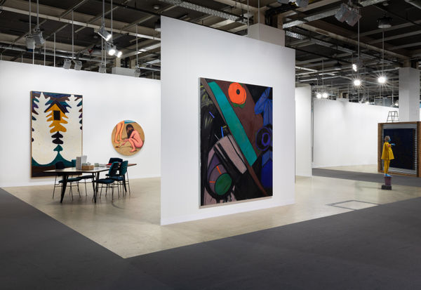 Installation view of the AKG Basel booth 2021. Berkenblit featured on the booth's exterior.