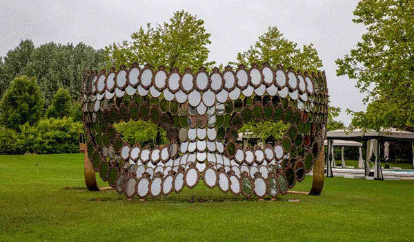 Joana Vasconcelos . Beyond