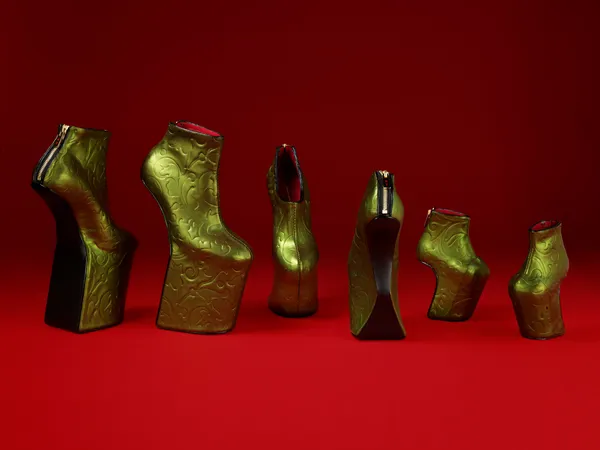 BEGUILING BENI: SAFFLOWER RED IN JAPANESE FASHION VICTORIA AND ALBERT MUSEUM