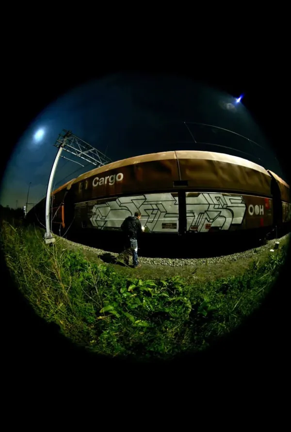 Todd Mazer photo of Boris Tellegen spray painting a wall at night.