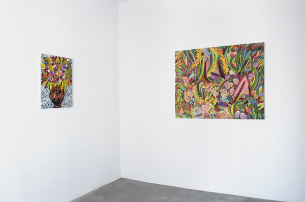 Caroline Larsen Romance On The Islands Column Krarer With Flowers Garden Party Installation Shot