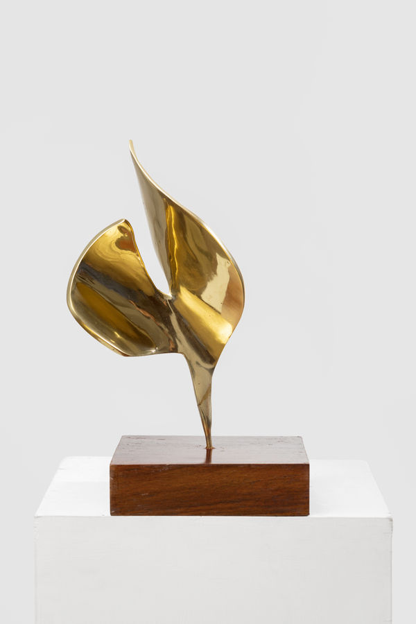 Bird Brass repoussé 10 x 5.5 x 5.5 in