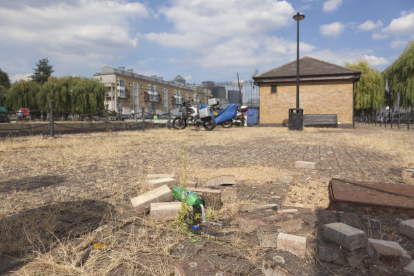 Slinkachu paradise context shot