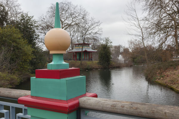 Slinkachu puddles context shot