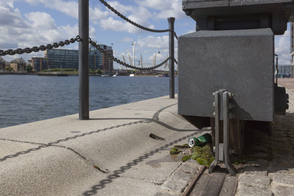 Slinkachu the stream context shot