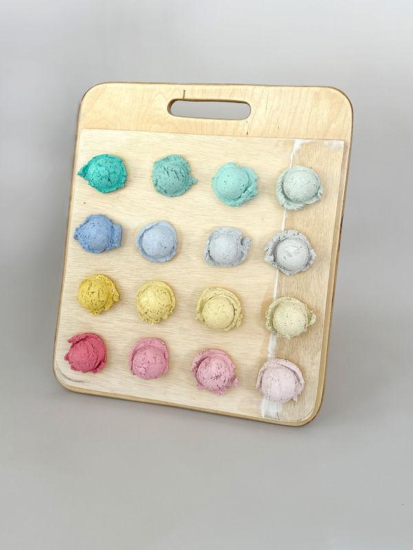 sculpture of a platter of spackle color