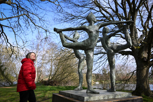 The Three Graces by David Williams-Ellis Photo by Finnbarr Webster