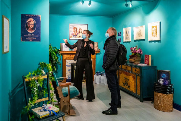 Miss Van Pale Moonlight Muses 33