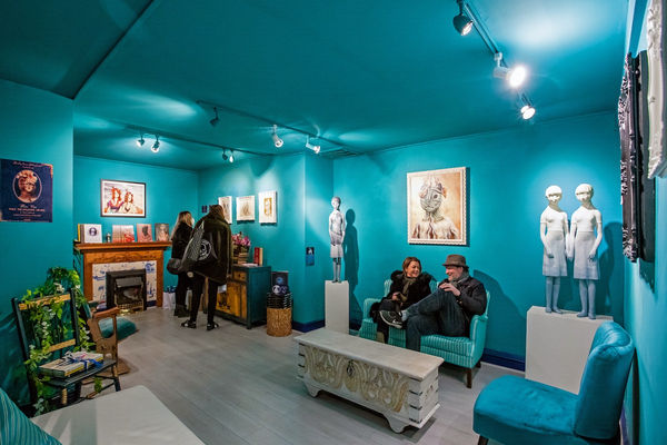 Miss Van Pale Moonlight Muses 34