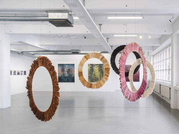 Installation view, Helén Svensson, Inte nudda golv, 2024, Galleri Duerr. Photo: Jean-Baptiste Béranger.